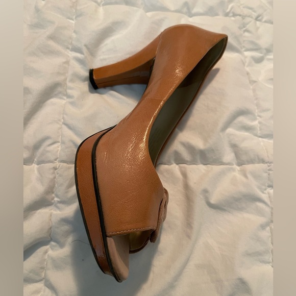 Comfort-fit pink heels from Naturalizer. - Picture 3 of 5